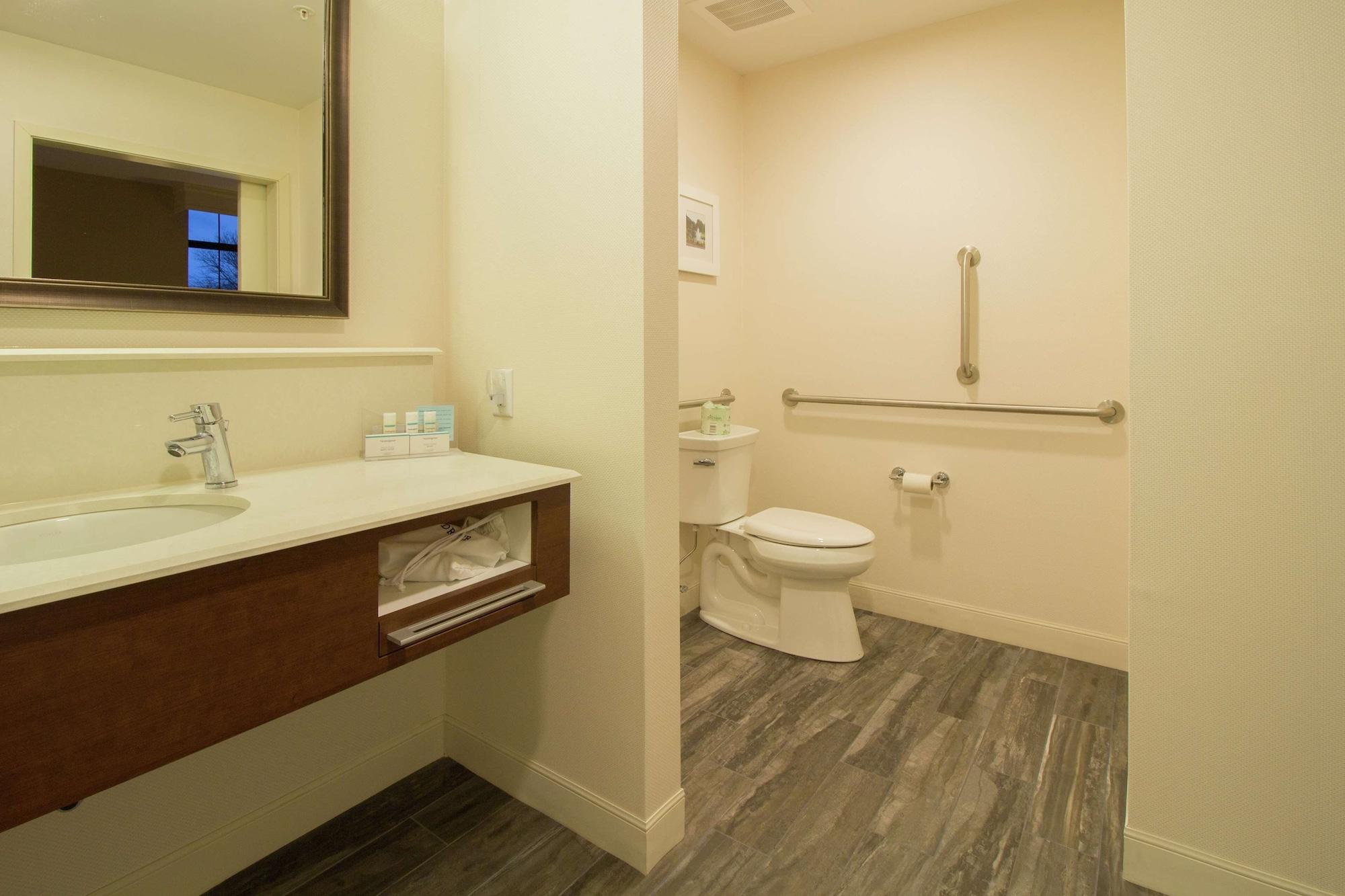 Hotel Hampton Inn & Suites Cazenovia, Ny 3*