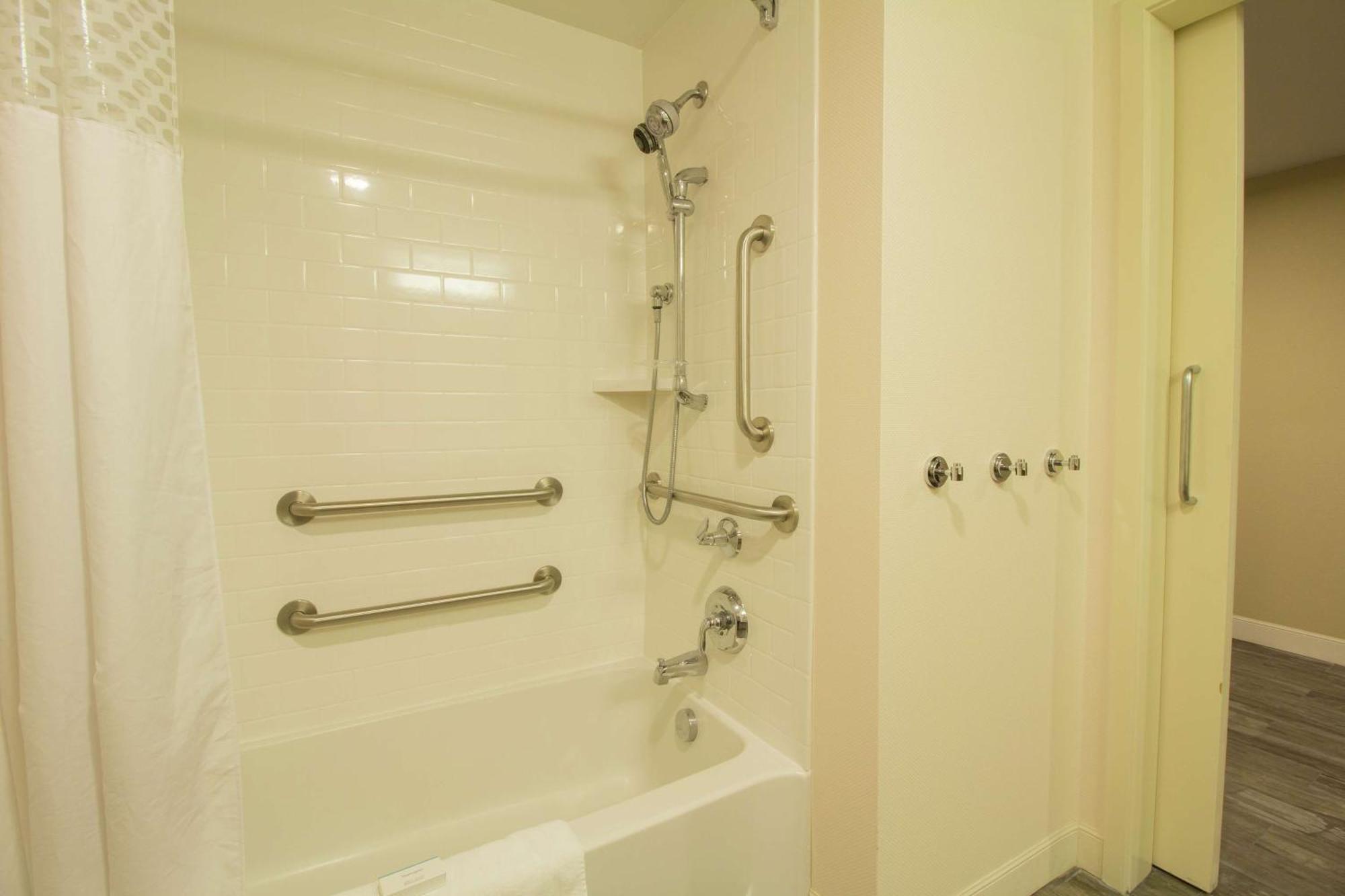 Hampton Inn & Suites Cazenovia, Ny Hotel